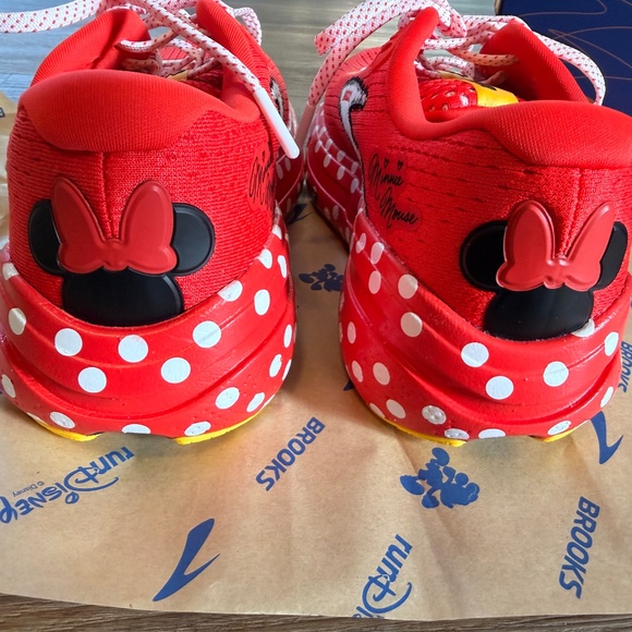 NEW Brooks RunDisney Ghost Max 2 Minnie Mouse Women’s Running Shoes - Size 8 - Picture 6 of 15